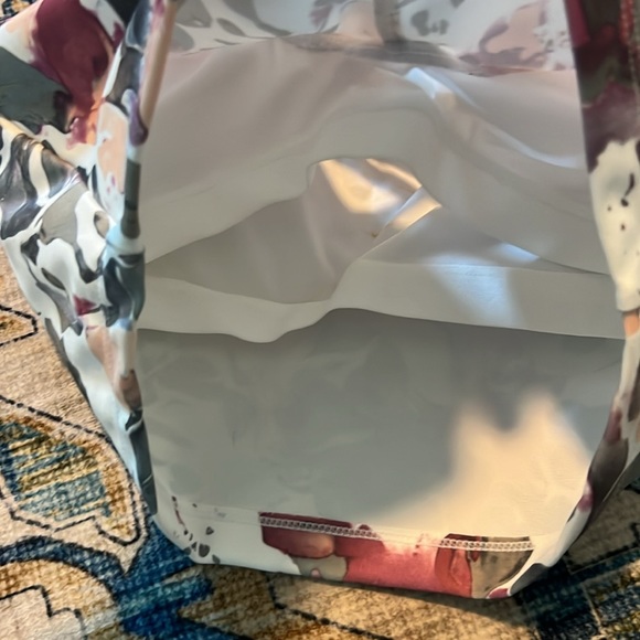 Women’s sports bra size Medium - Picture 7 of 8